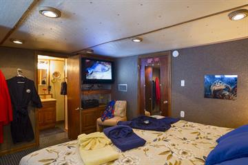 Deluxe Staterooms Lower Deck