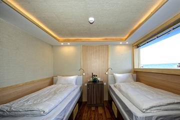 Sea View Cabins Twin Bed