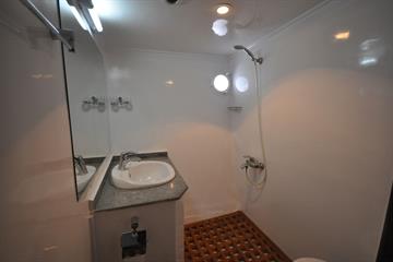 #en-suitebathroom