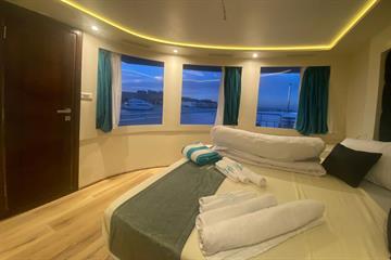 Upper Deck Panoramic Suites