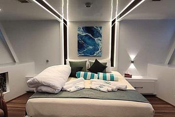 Lower Deck Dolphin Suite
